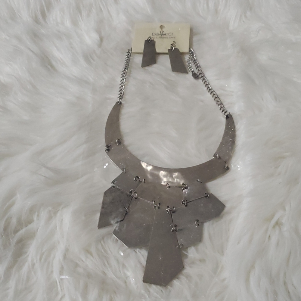 Jewelry - Picture 4 of 4